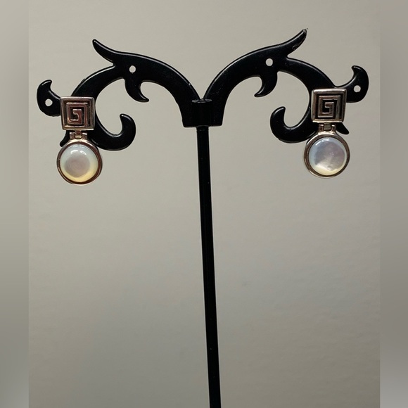 Silpada VERY RARE Petite Sterling Greek Key & Mother of Pearl Post Earrings - Picture 2 of 16